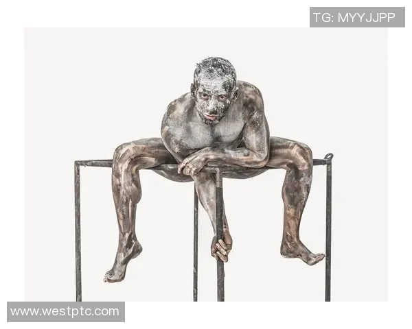 足球裸男大雕引发热议背后的文化现象与社会反响探讨